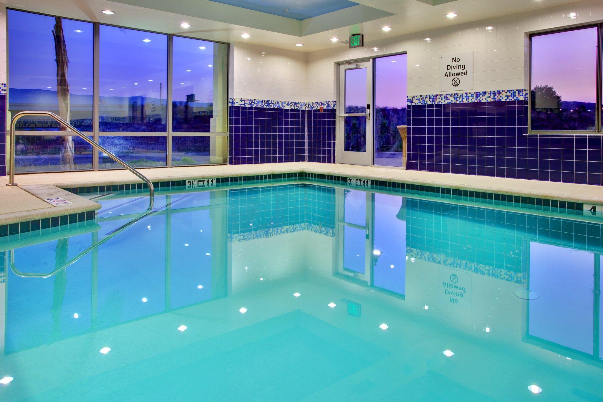 Holiday Inn Express Hotel & Suites Lake Elsinore By Ihg Екстер'єр фото