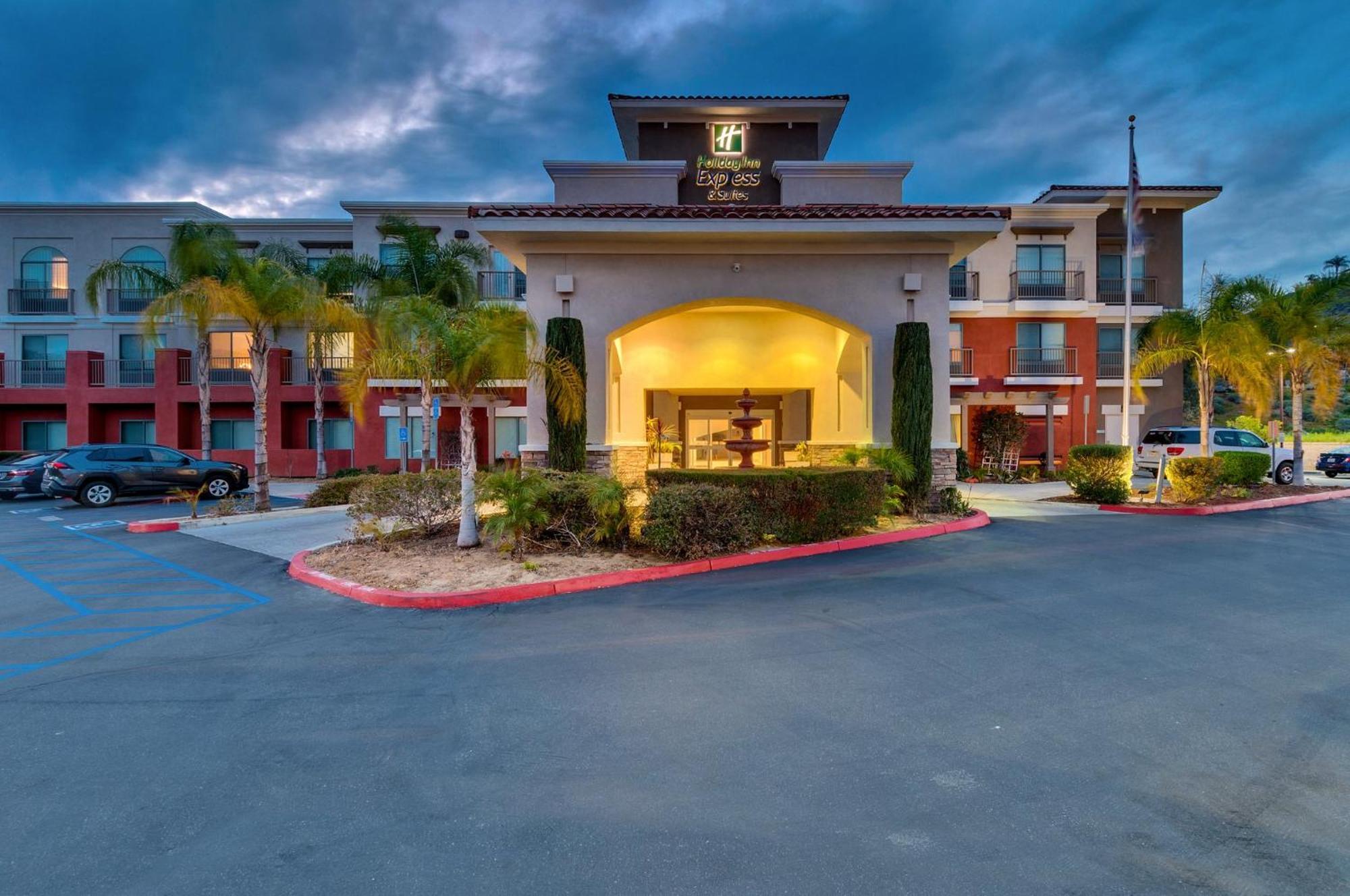 Holiday Inn Express Hotel & Suites Lake Elsinore, An Ihg Hotel Екстер'єр фото